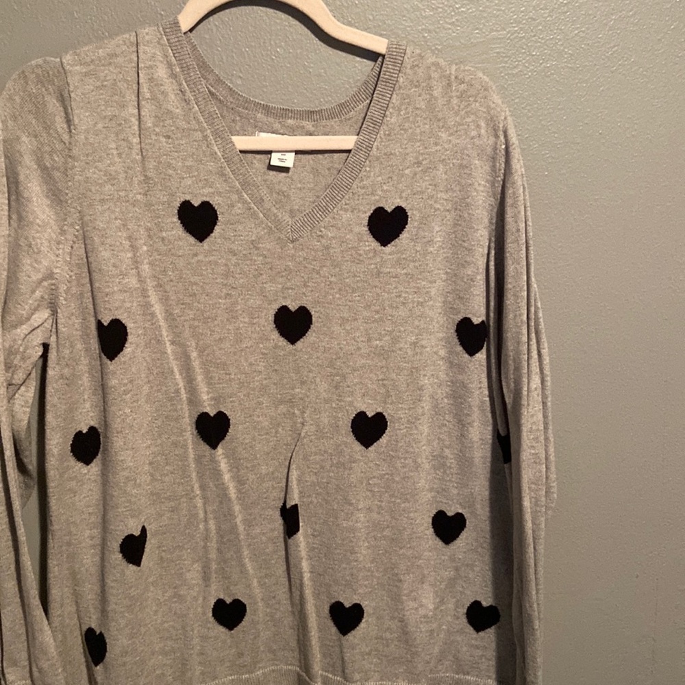Gray lightweight sweater with black hearts